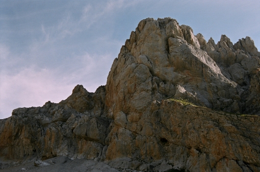 The rock above the camp where the Arañonera system's entrance S1 is located